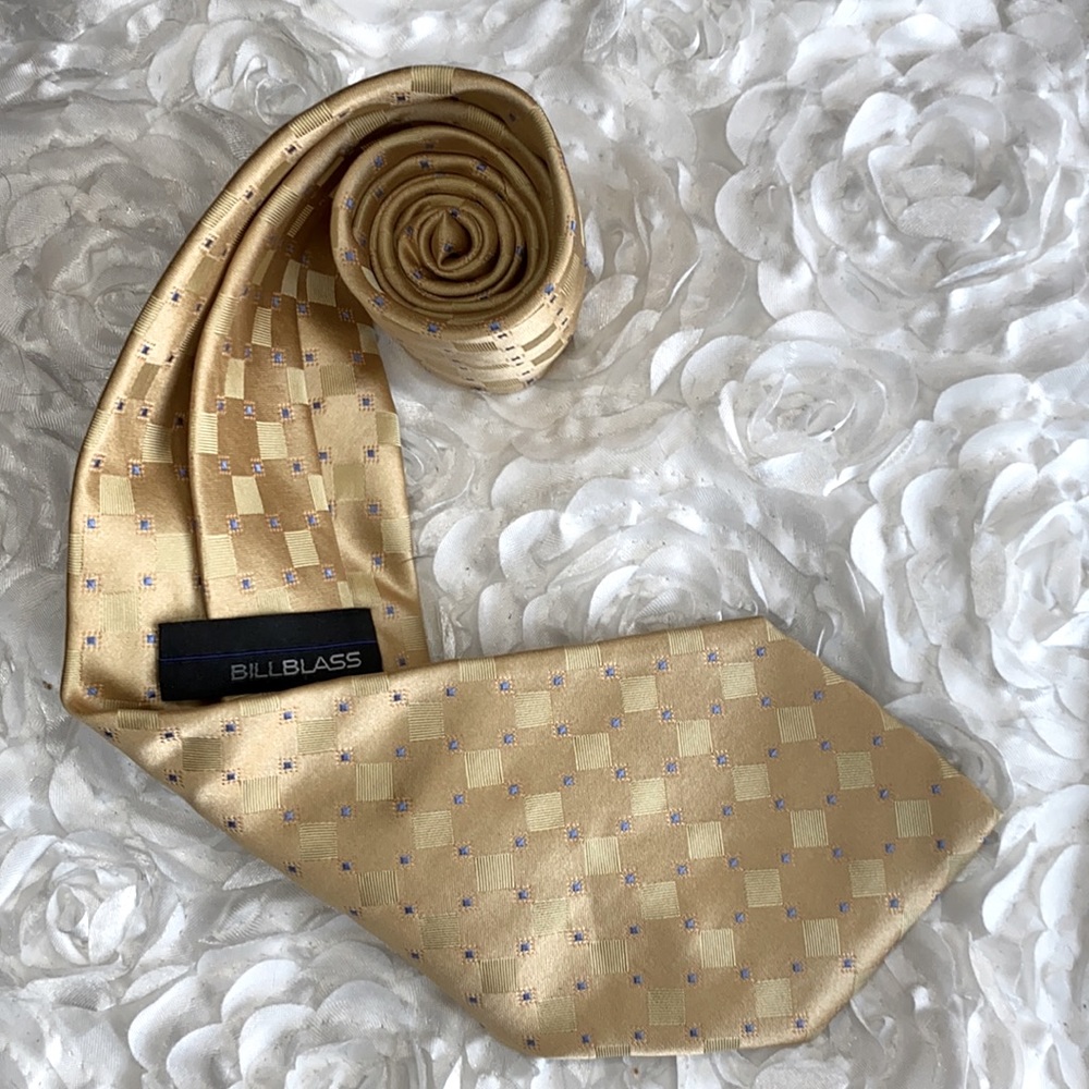 3/$30 New Bill Blass men’s silk tie
